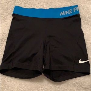 Woman Nike pros